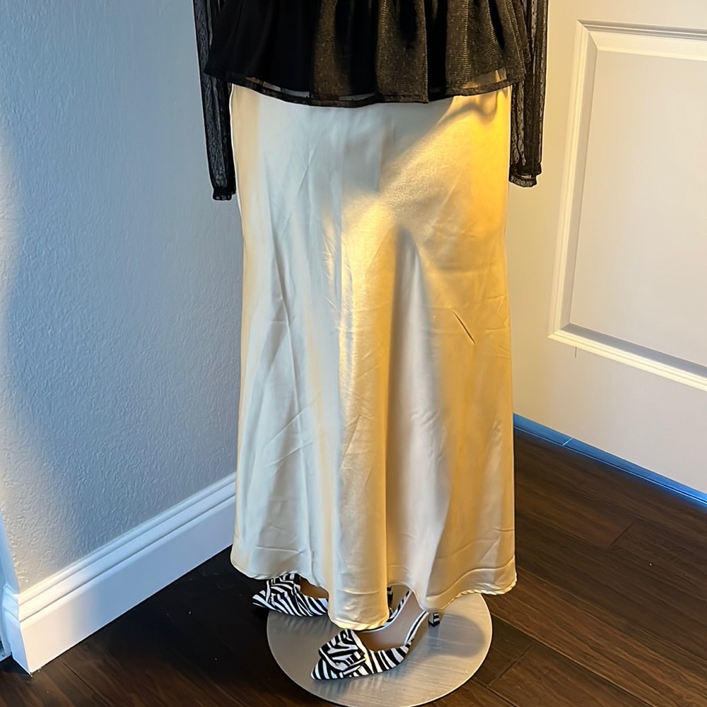 Satin a line skirt.